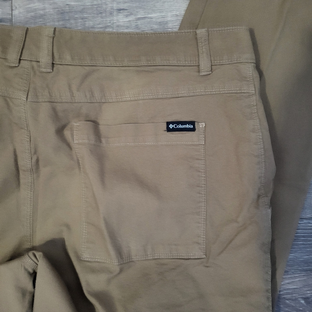 Columbia Pants Mens Size 38x30 Straight Fit Tan Outdoor Stretch Knit Lined EUC